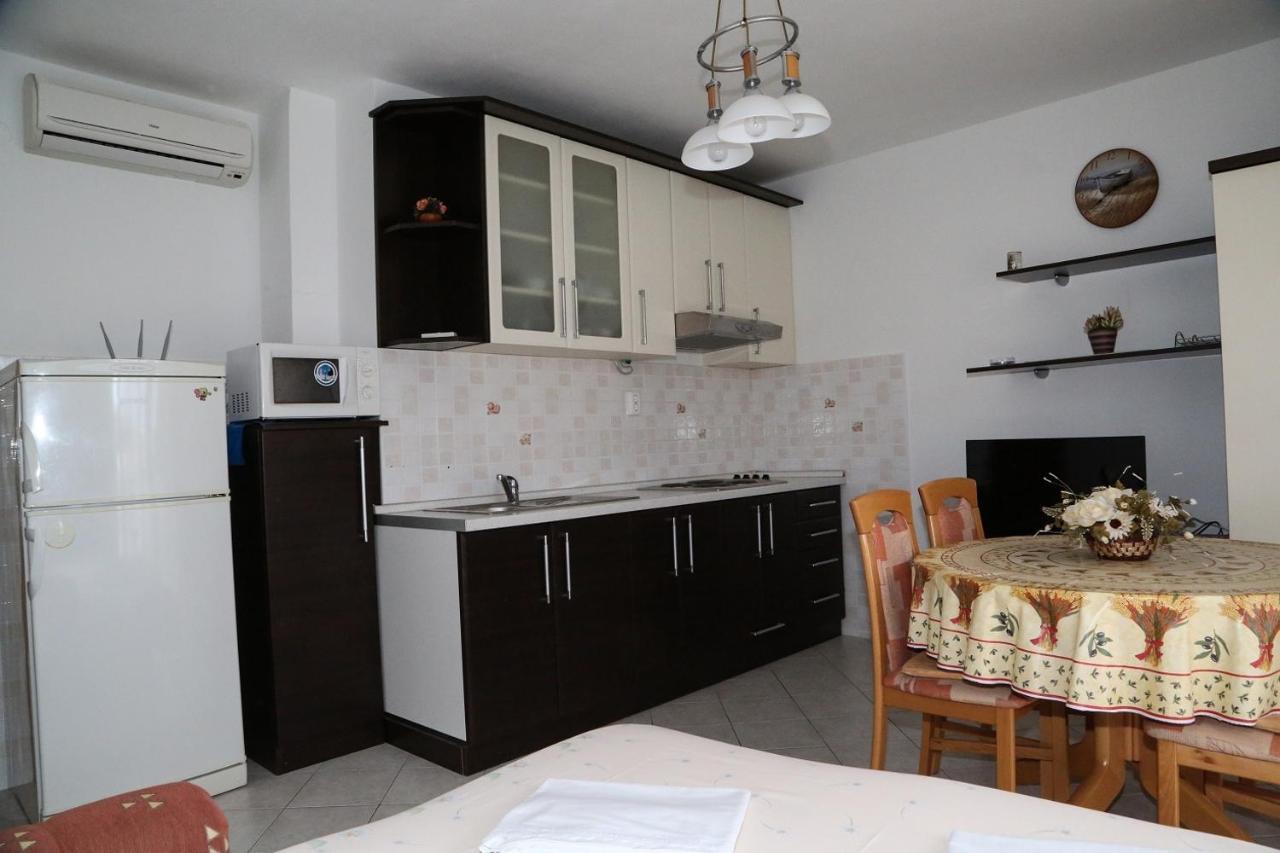 Apartments By The Sea Milna, Hvar - 12244 Exterior photo